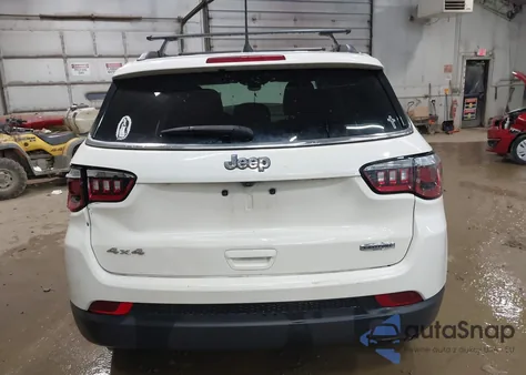 2019 Jeep Compass Latitude 4X4 z USA, uszkodzony, nr VIN 3C4NJDBBXKT650615